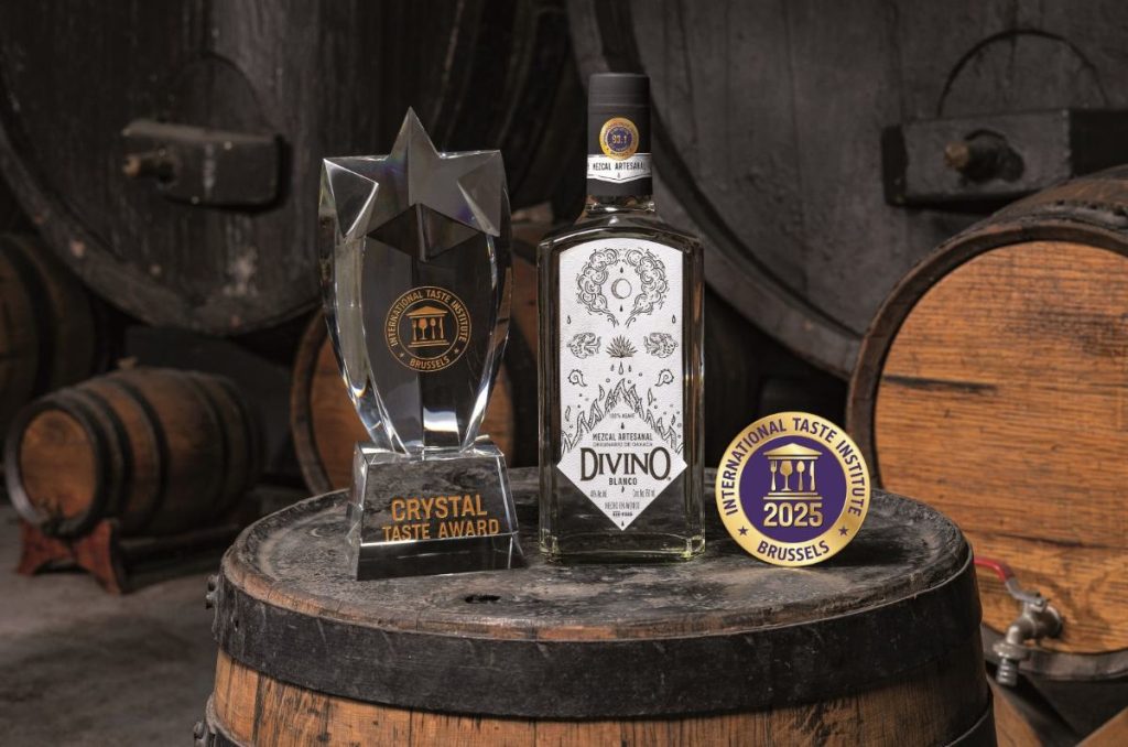 Celebremos el Día Nacional del Mezcal con Mezcal Divino Blanco