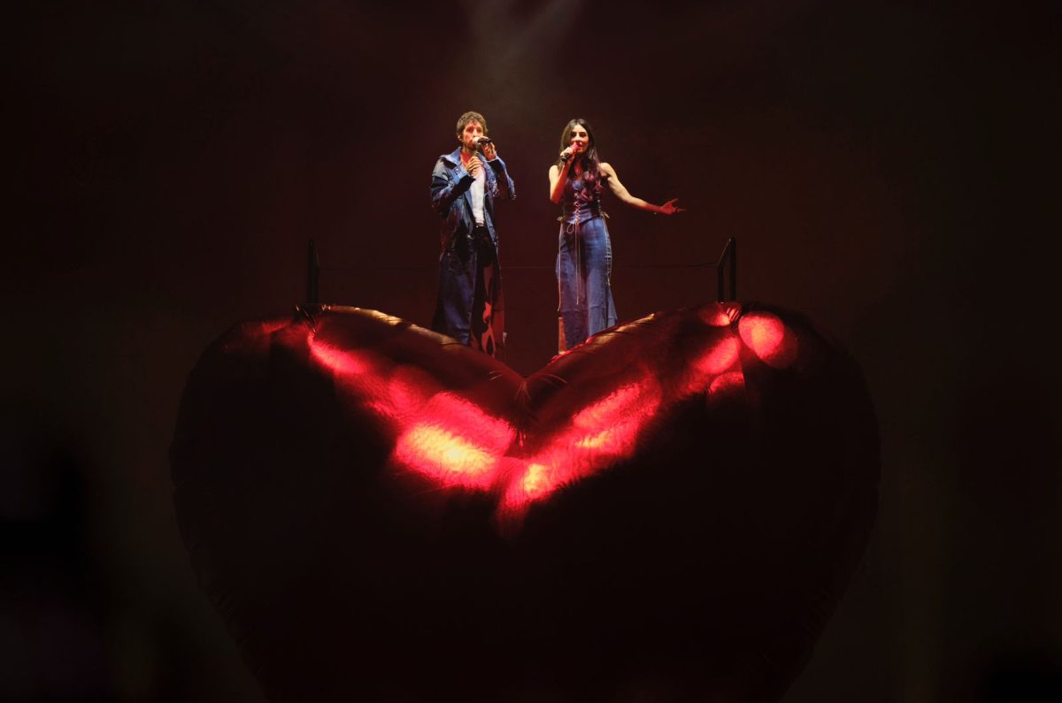Del bolero al amor libre: Esteman y Daniela Spalla rompen esquemas en “Amorío”