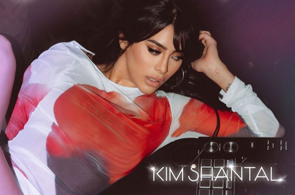 Kim Shantal: humor, ritmo y fuego en “4 Abrazos y un Café”