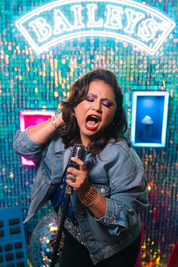 Mentiras All Stars y Baileys: noches de glamour, nostalgia y el orgullo de ser señoras 0