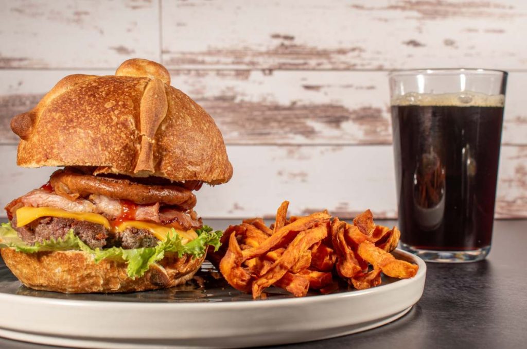 Open House Burgers y Cervecería Obni reinventan el Día de Muertos 