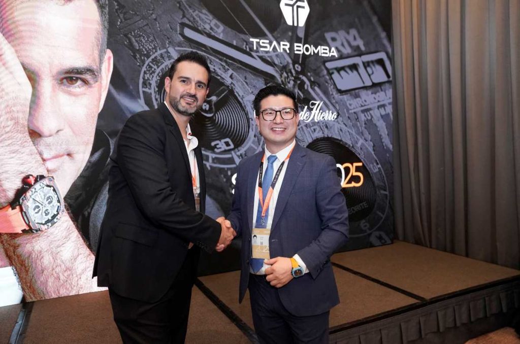 Alta relojería con ADN atómico: así conquista Tsar Bomba México