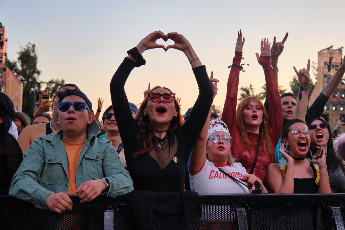 Corona Capital Día Dos: Sintetizadores, glam rock y momentos de magia 3