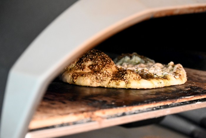 La historia del pan que cruzó el mar para darle vida a Manú 1