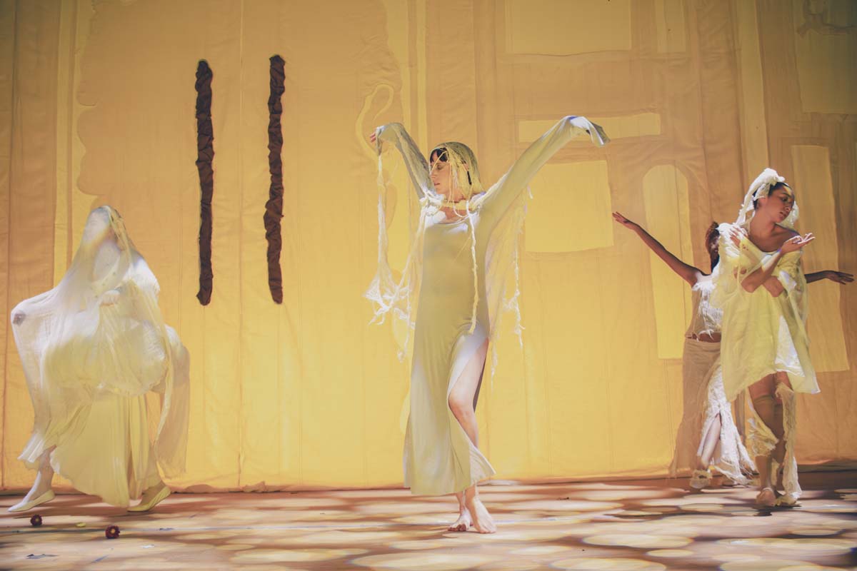 Acciones de Moda 2025: Springtime Wishes convierte el bosque en un escenario vivo 0