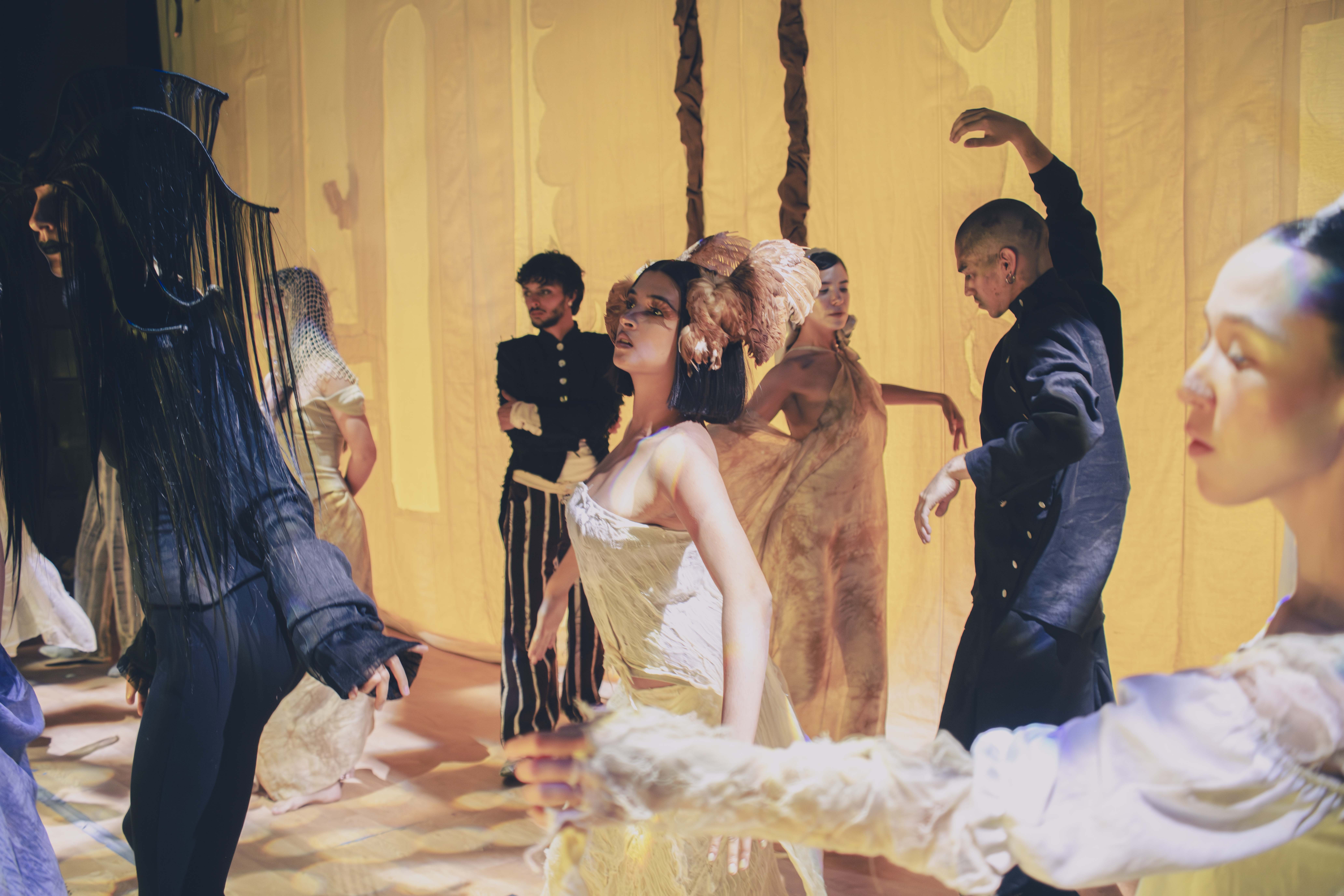 Acciones de Moda 2025: Springtime Wishes convierte el bosque en un escenario vivo 2