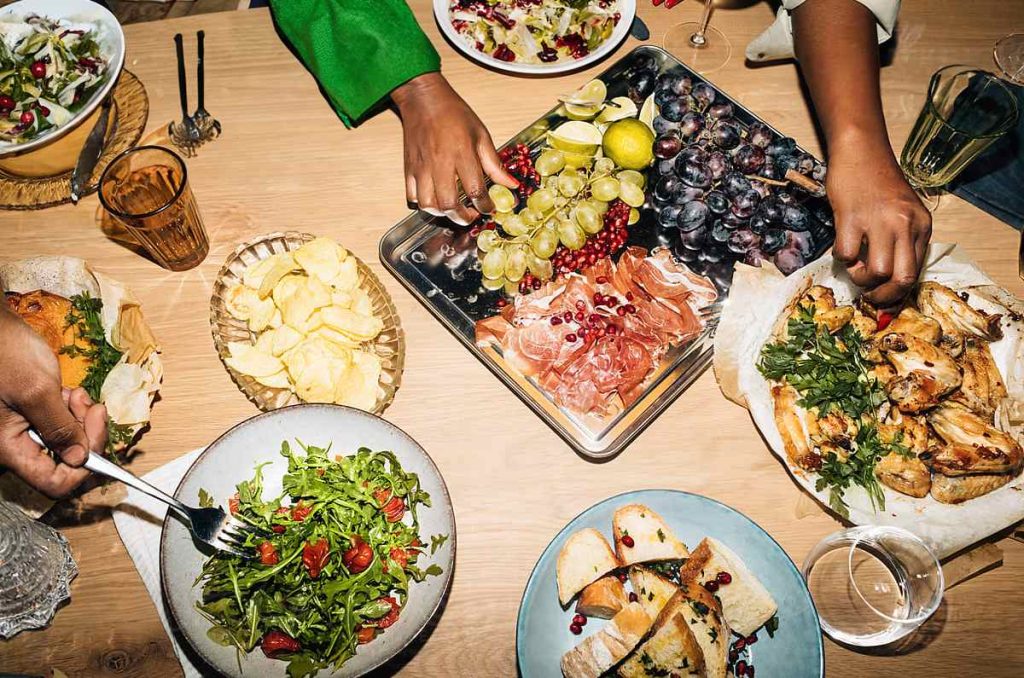 Timeleft: ¿Te atreves a cenar con 5 desconocidos?