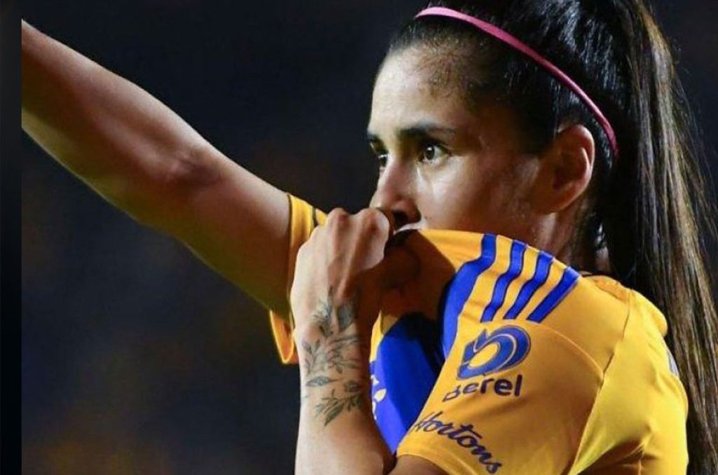 El lujo del deporte: Cuando The Best mira a ‘La Maga’