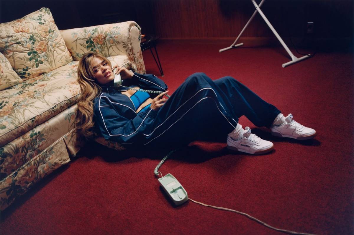 Reebok y KAROL G reinventan los Classics