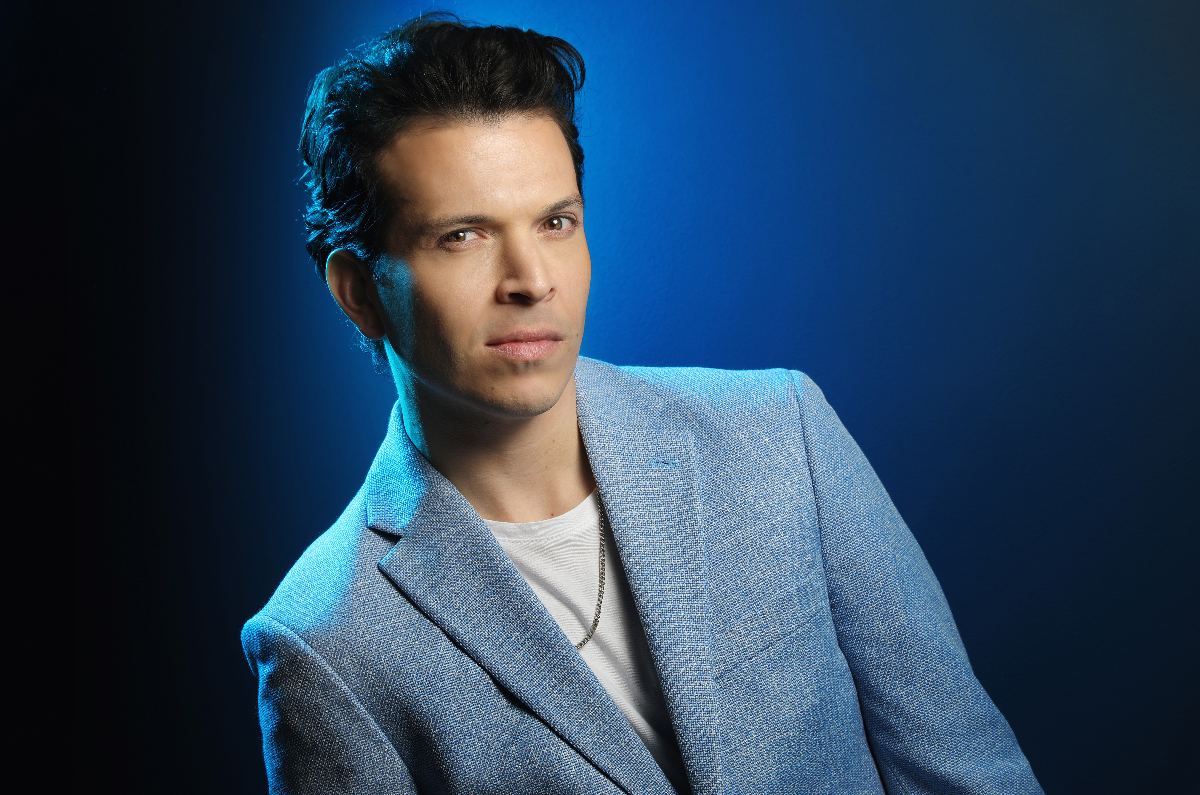 Christopher Robin mezcla La Llorona con canto y patinaje 0