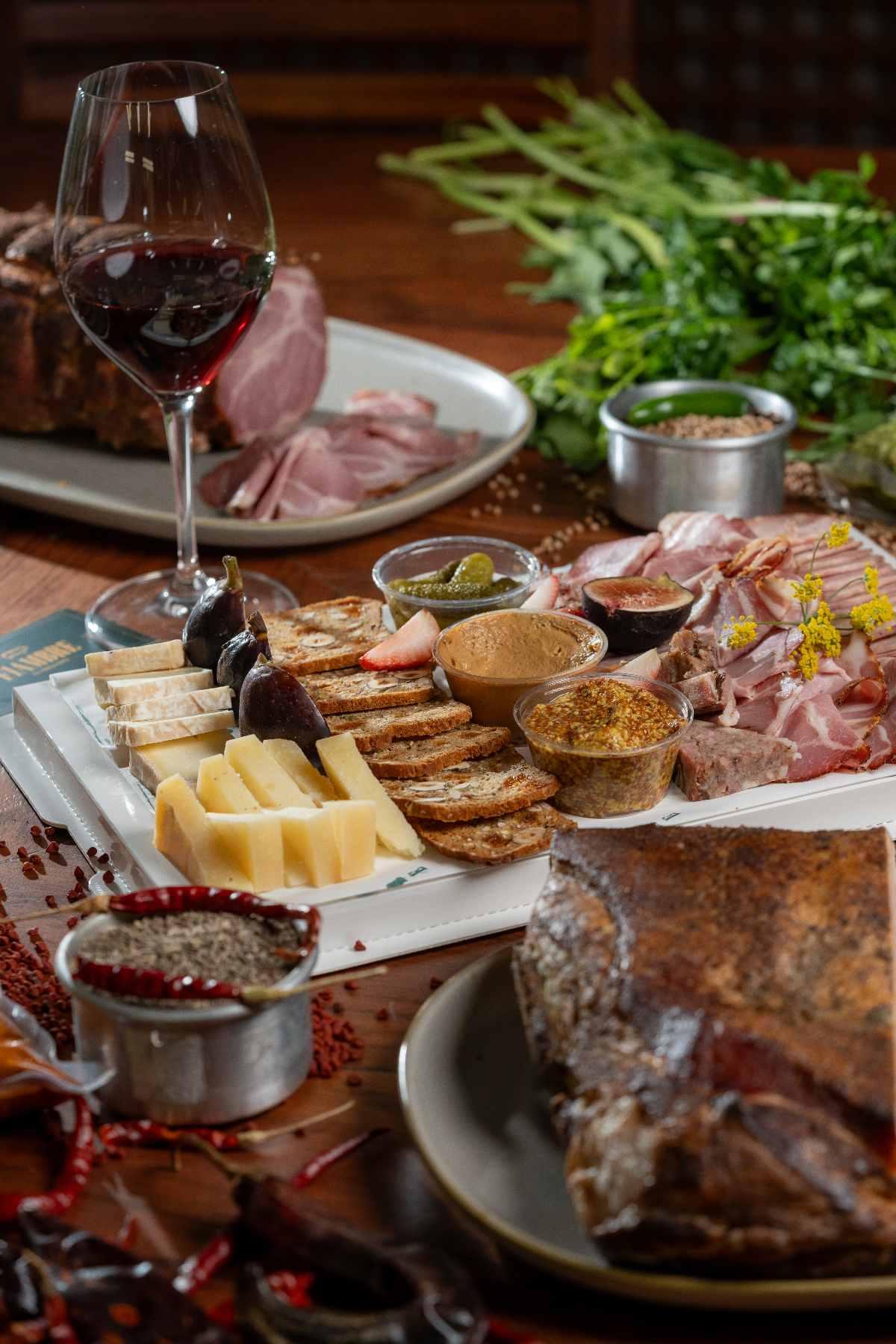 Cena Maridaje: una noche de queso, vinos y charcutería en Fiambre 0