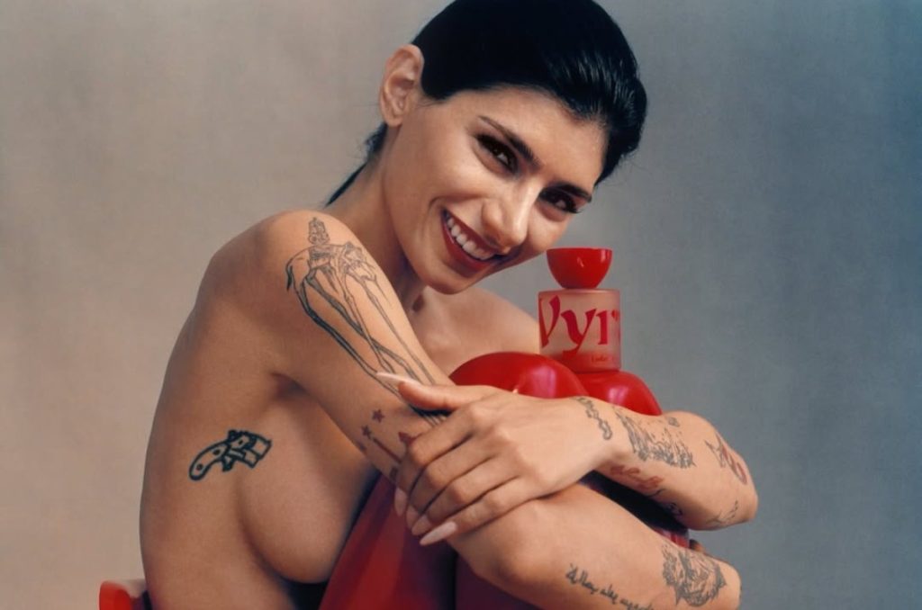 Así nos mostró Mia Khalifa el aroma de la tentación de Ludatrix